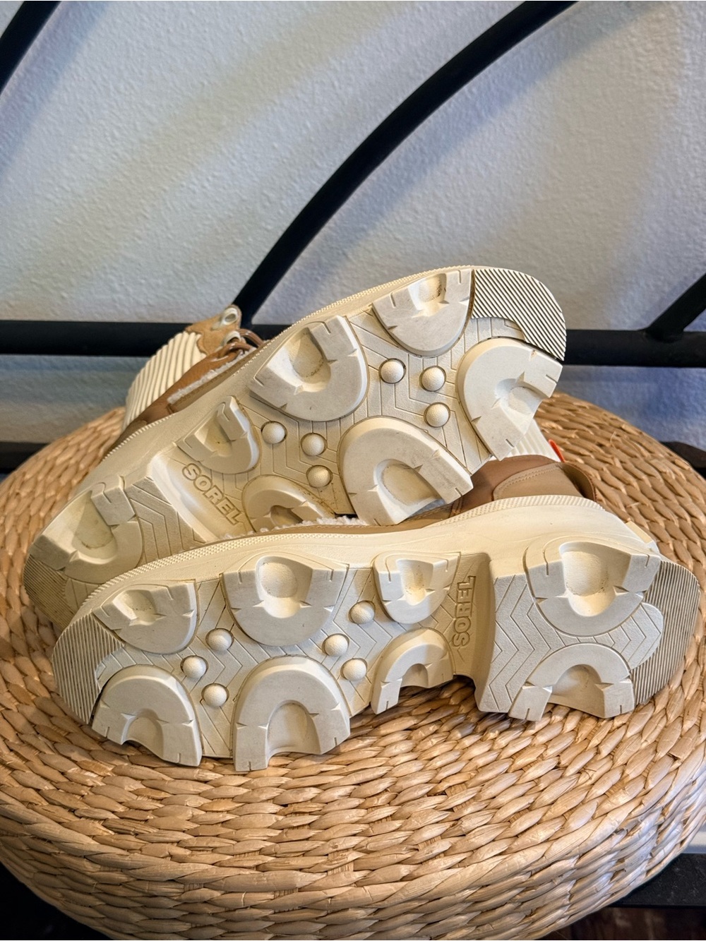 Sorel Women's Cream and Tan Sherpa Lace-Up Boots - Picture 9 of 9